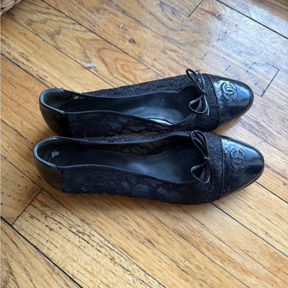 Chanel Black Lace Cap-Toe Ballet Flats- Sz 41 - Picture 2 of 9